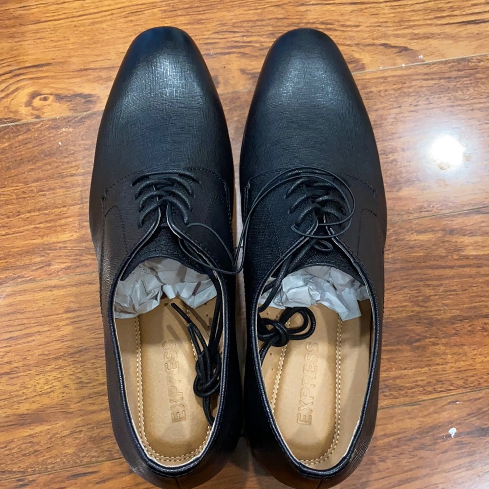 New never worn express mens shoes